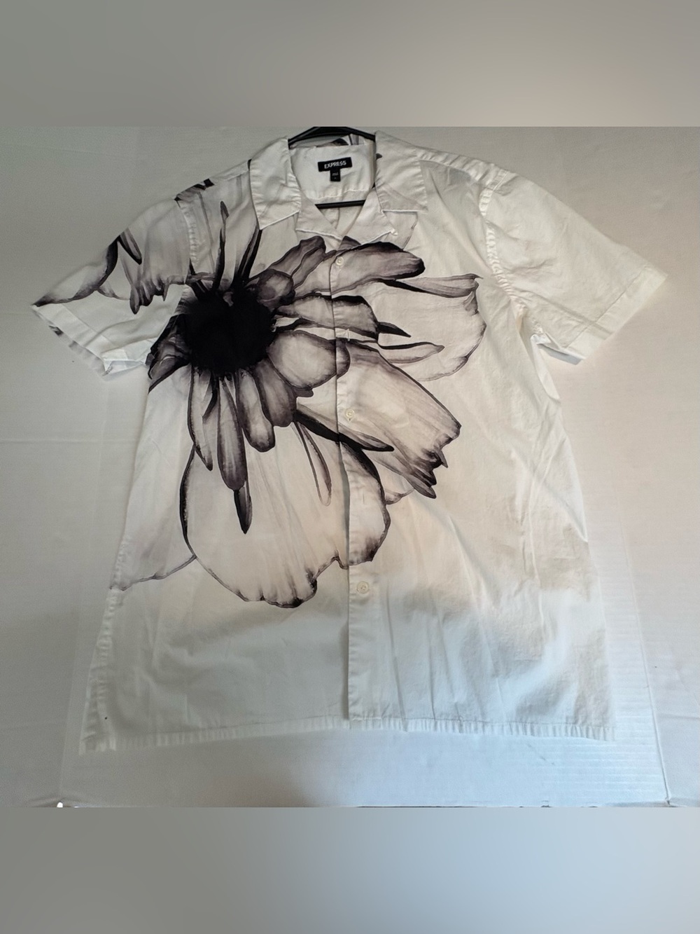 Express Men’s White Short-Sleeve Button-Down Shirt with Black Floral Print